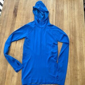 Sweaty Betty - xs fitted underlayer with hood